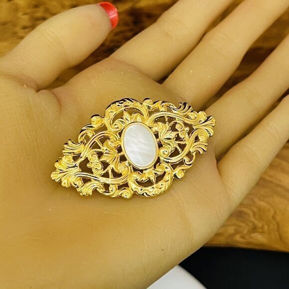 Vintage Mother of Pearl MOP Brooch Lacy Filigree Gold Tone BEAUTIFUL 1487 - Picture 4 of 7